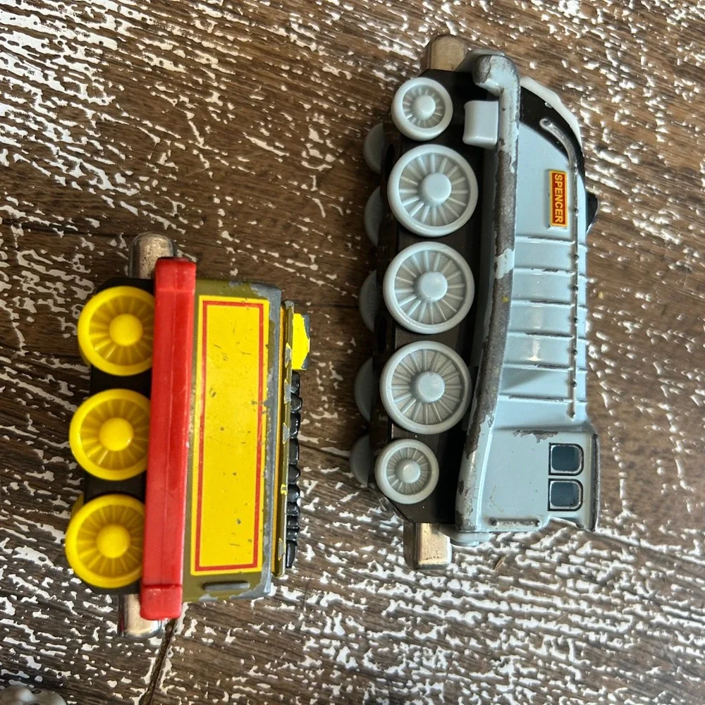 Thomas & Friends Take Along Diecast Trains Spencer Thomas & Wooden Station Lot